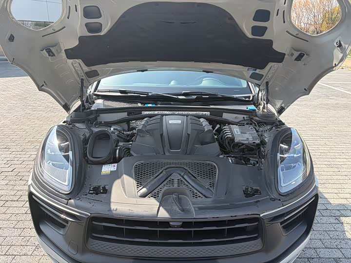 Photo 7 - Porsche Macan