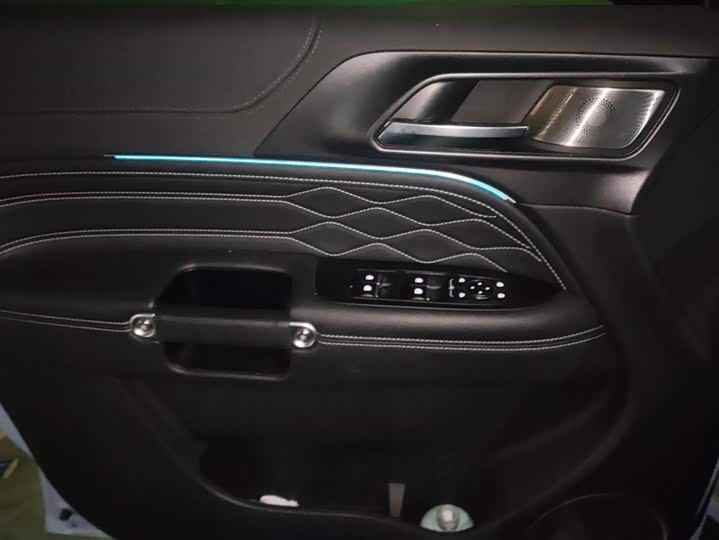 Фото 7 - Tank 300 Hybrid