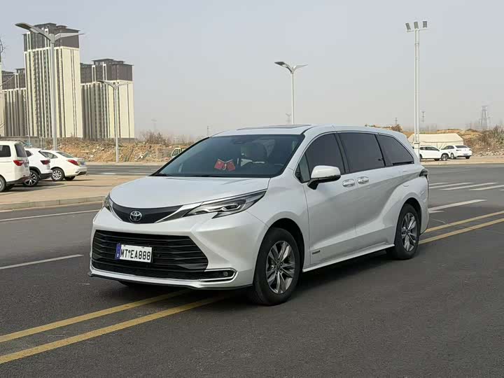 Photo 1 - Toyota Sienna