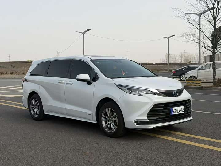 Photo 3 - Toyota Sienna