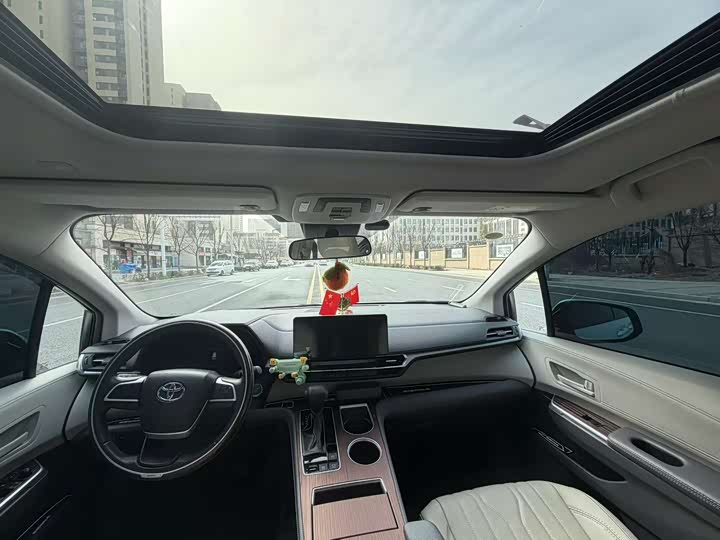 Photo 6 - Toyota Sienna