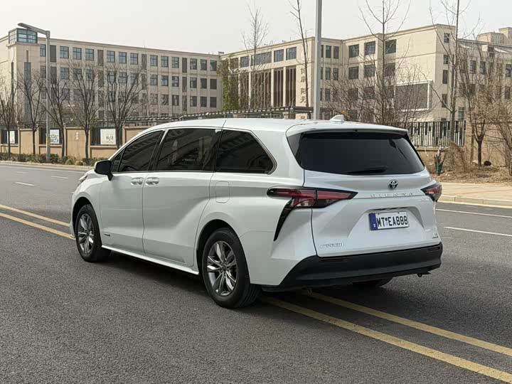 Photo 7 - Toyota Sienna