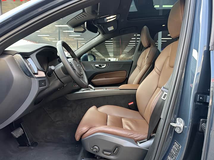 Фото 7 - Volvo XC60