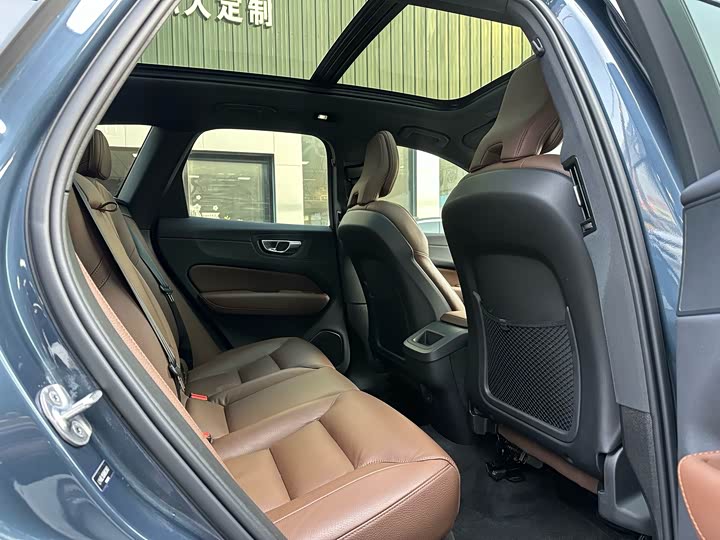 Фото 9 - Volvo XC60