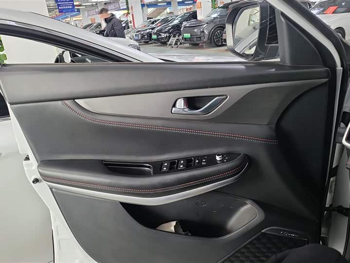 Фото 7 - Changan CS75