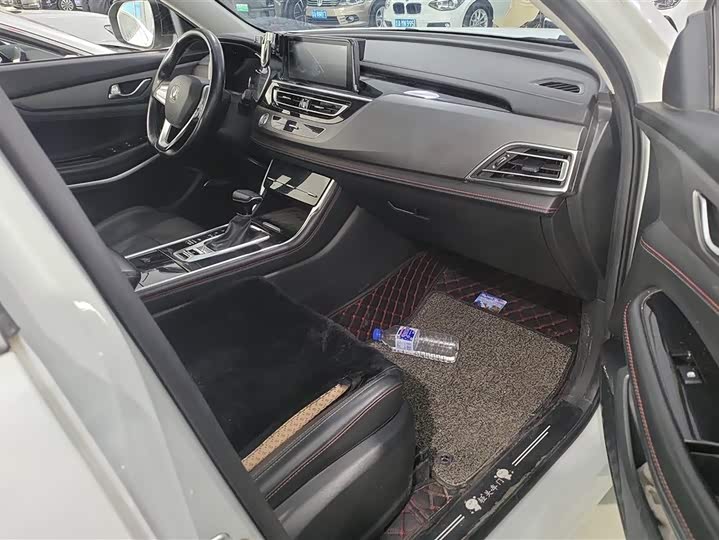 Фото 8 - Changan CS75