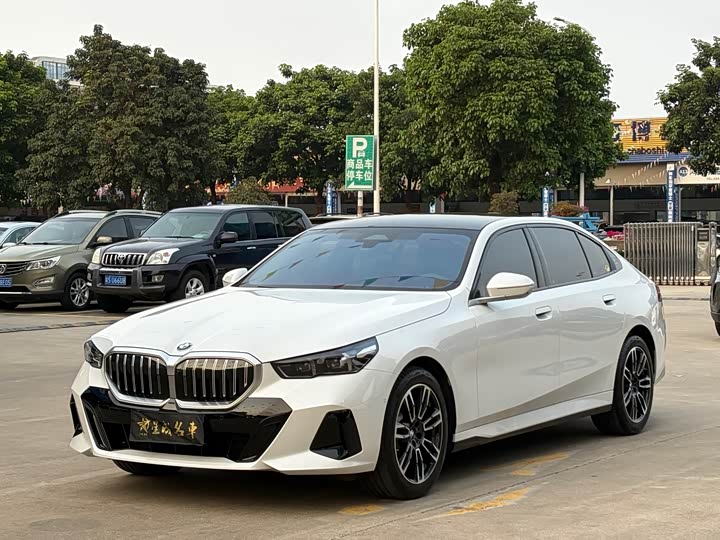 Фото 1 - BMW 5 Series