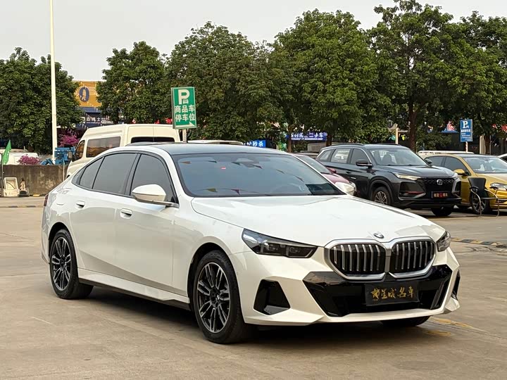 Фото 3 - BMW 5 Series