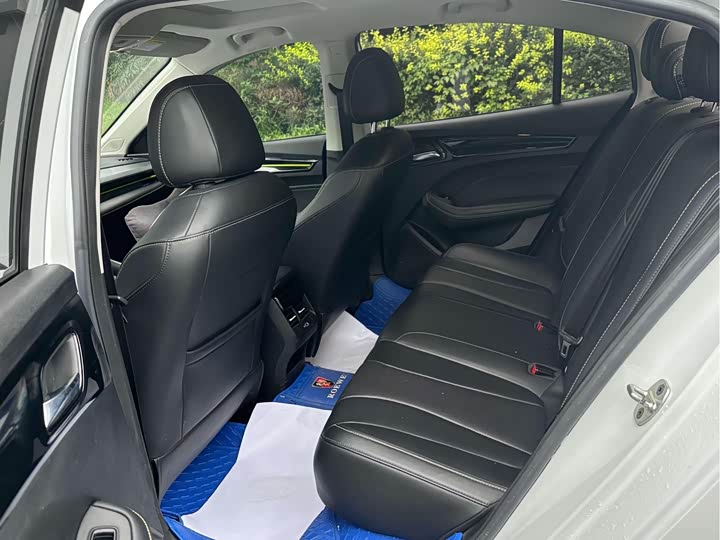 Фото 7 - Roewe i5