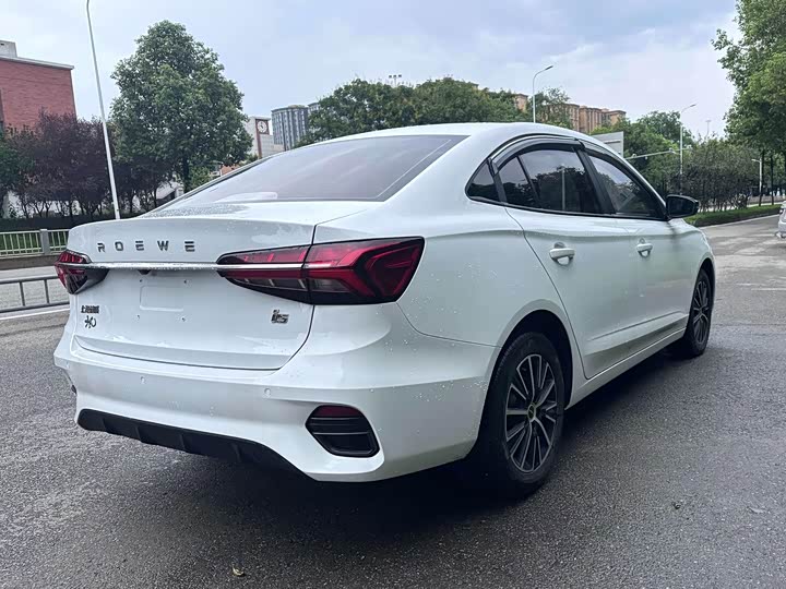 Фото 8 - Roewe i5