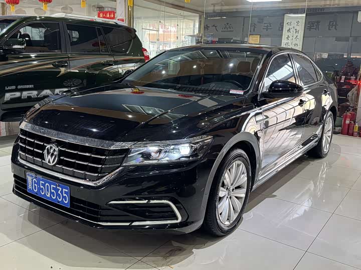Фото 1 - Volkswagen Passat