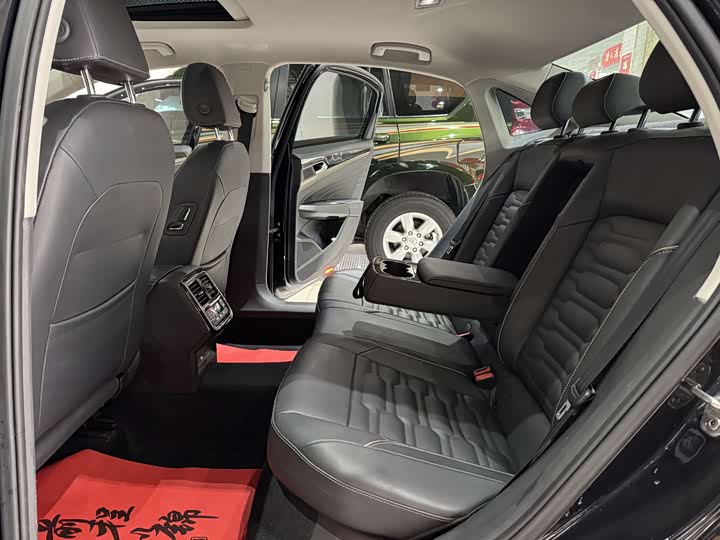 Фото 5 - Volkswagen Passat