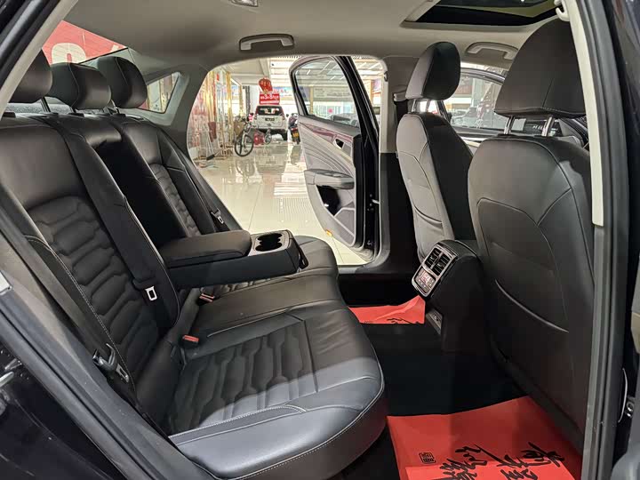 Фото 6 - Volkswagen Passat