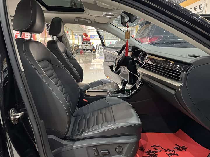 Фото 7 - Volkswagen Passat