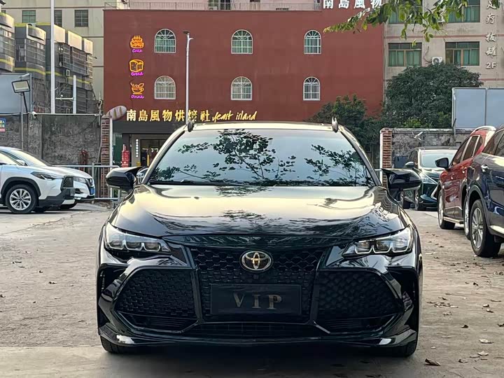 Photo 2 - Toyota Avalon