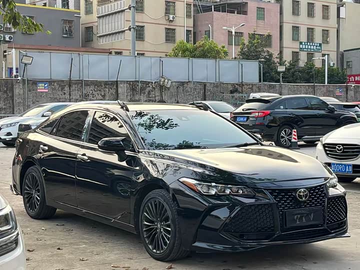 Photo 3 - Toyota Avalon
