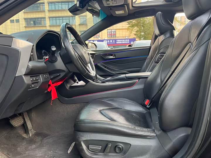 Photo 4 - Toyota Avalon