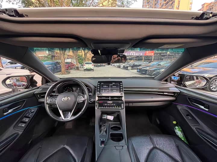 Photo 6 - Toyota Avalon