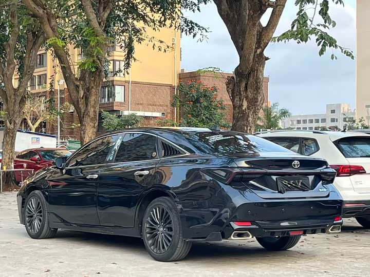 Photo 7 - Toyota Avalon