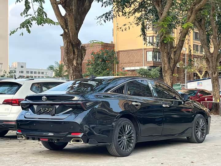 Photo 8 - Toyota Avalon