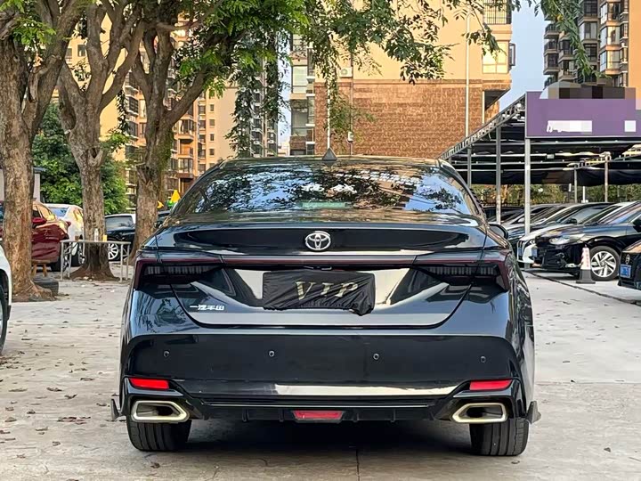 Photo 9 - Toyota Avalon