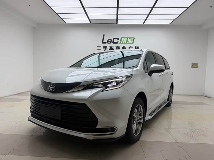 Photo 1 - Toyota Sienna