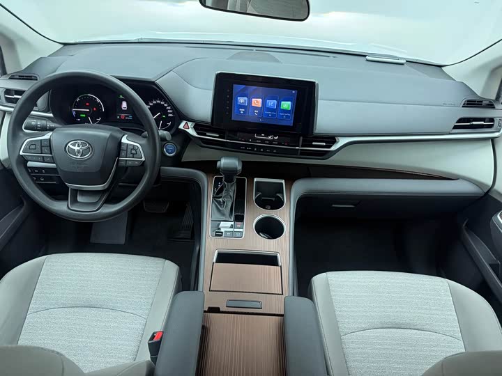 Photo 8 - Toyota Sienna