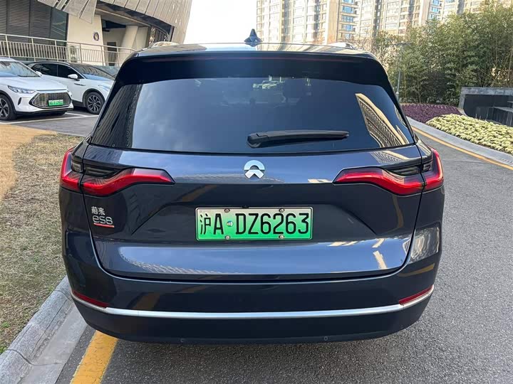 Фото 2 - Nio ES8