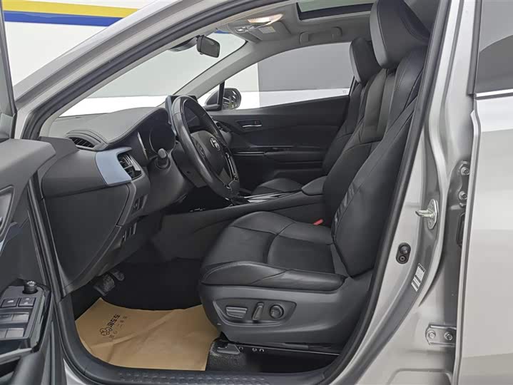 Photo 9 - Toyota Izoa