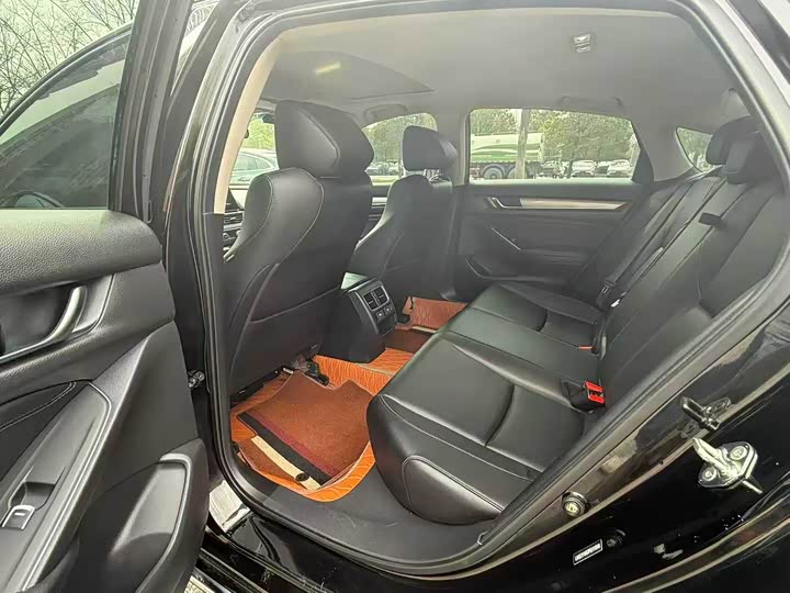 Photo 6 - Honda Accord