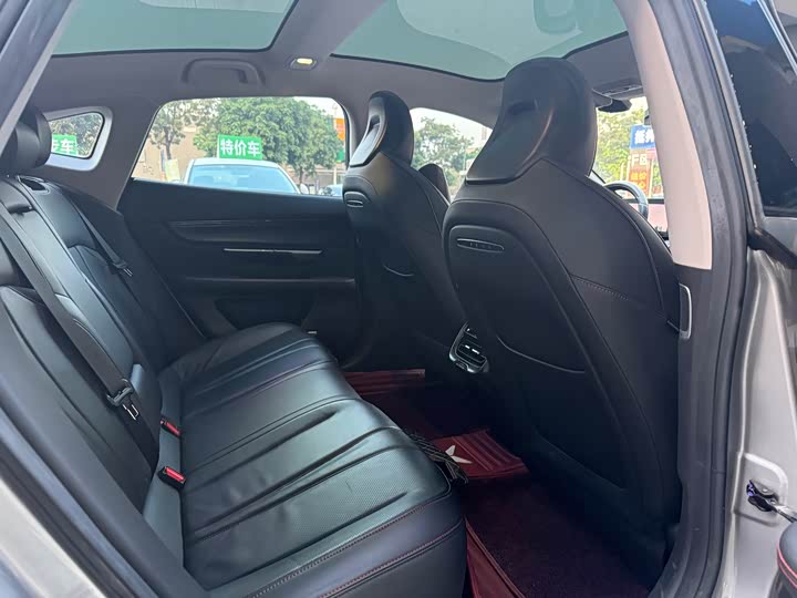 Фото 9 - XPeng P7