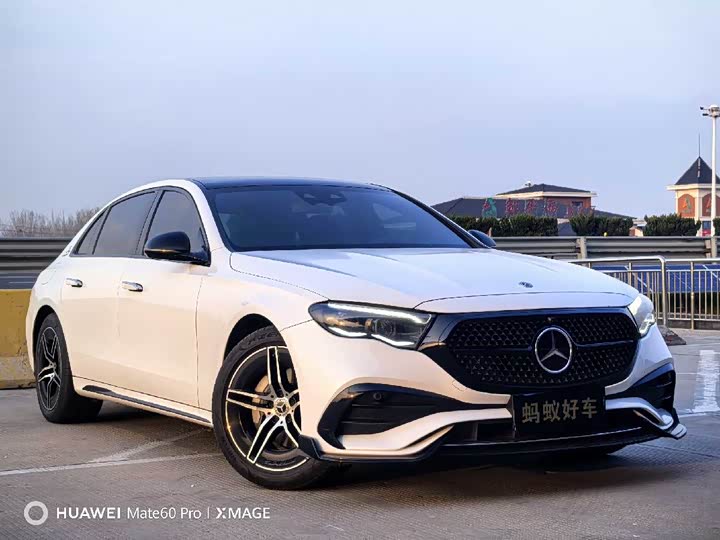 Фото 3 - Mercedes-Benz E-Class