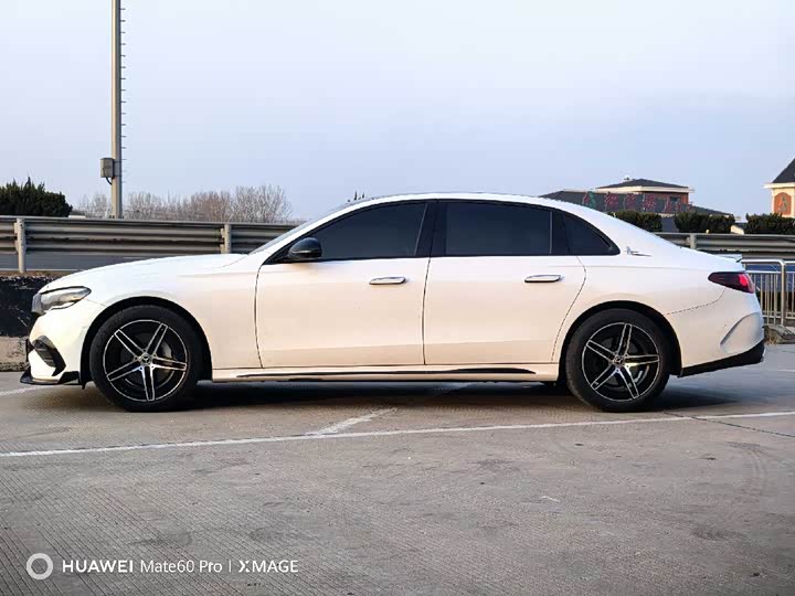 Фото 4 - Mercedes-Benz E-Class