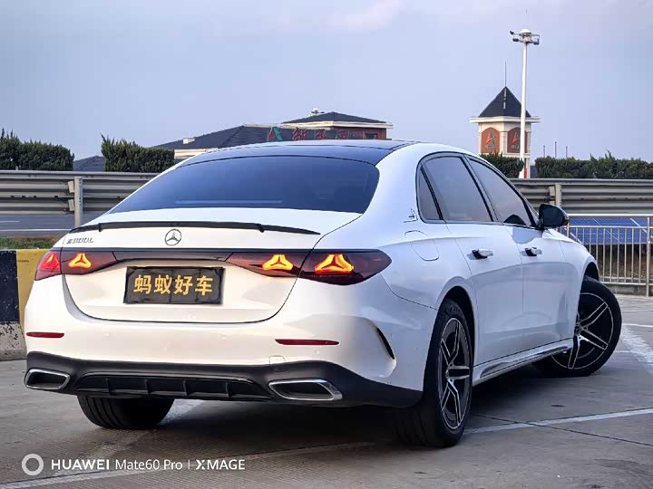 Фото 7 - Mercedes-Benz E-Class