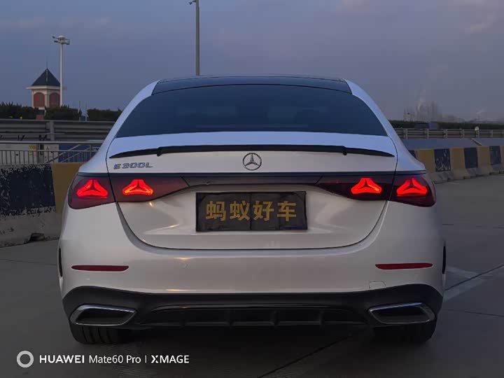 Фото 9 - Mercedes-Benz E-Class