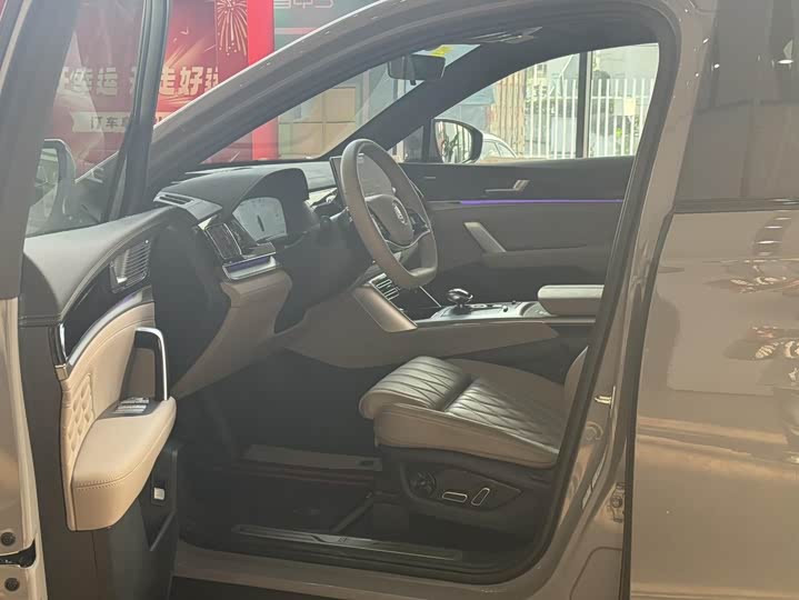 Фото 3 - BYD Tang Hybrid/EV