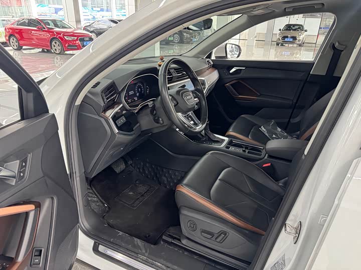 Фото 4 - Audi Q3