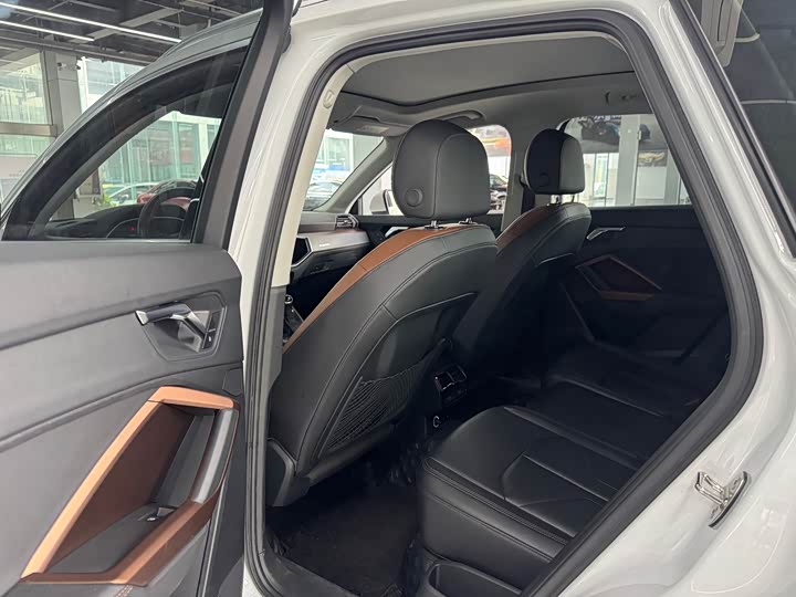 Фото 6 - Audi Q3