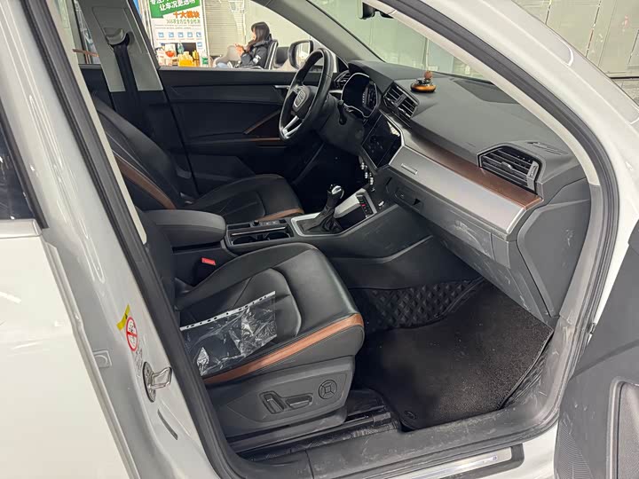 Фото 8 - Audi Q3