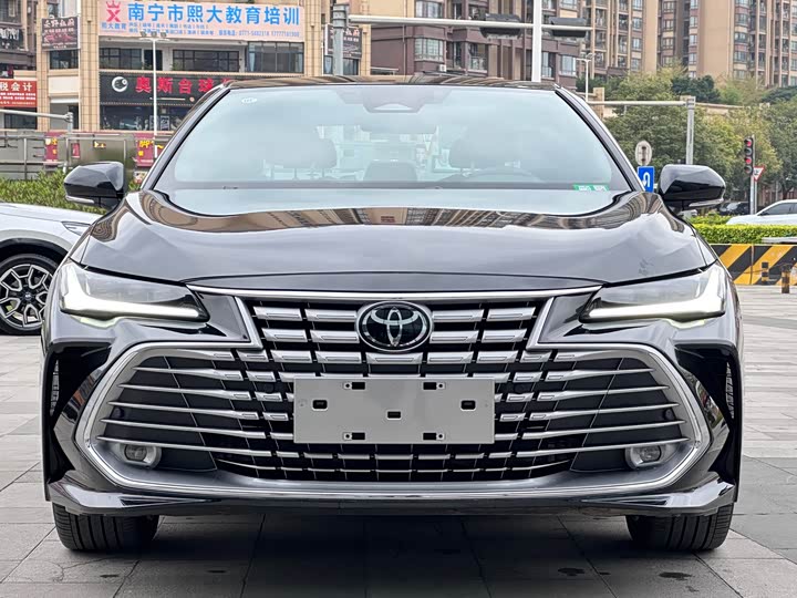 Photo 2 - Toyota Avalon