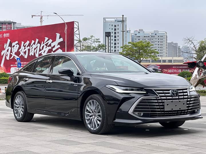 Photo 3 - Toyota Avalon