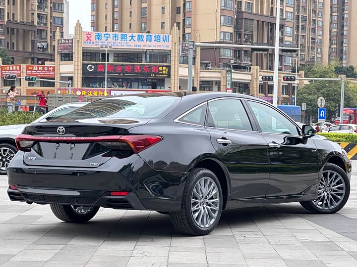 Photo 5 - Toyota Avalon