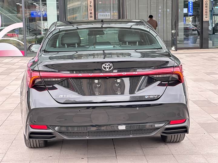 Photo 8 - Toyota Avalon