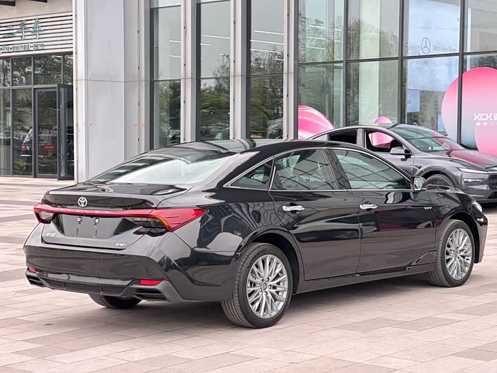 Photo 9 - Toyota Avalon