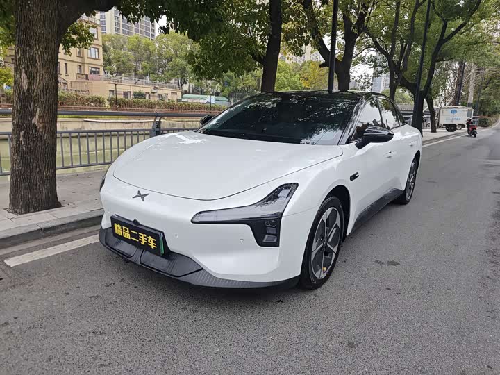 Фото 1 - XPeng Mona M03