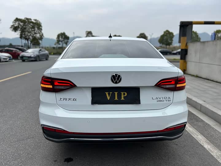 Фото 8 - Volkswagen Lavida