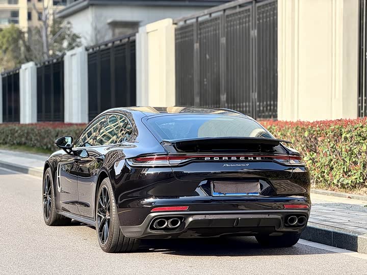 Фото 3 - Porsche Panamera