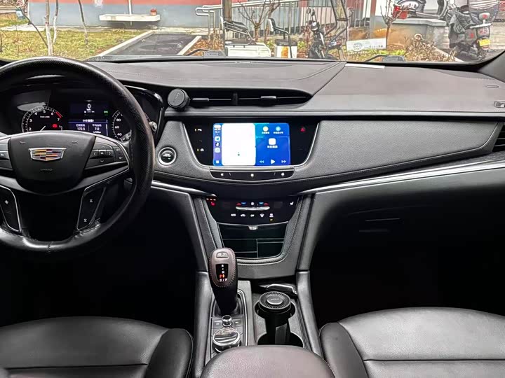 Фото 4 - Cadillac XT5
