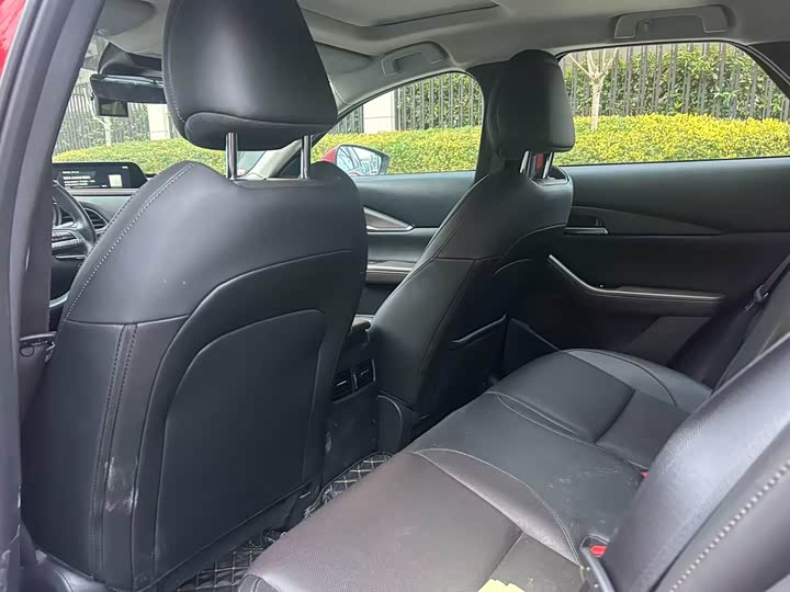 Фото 8 - Mazda CX-30