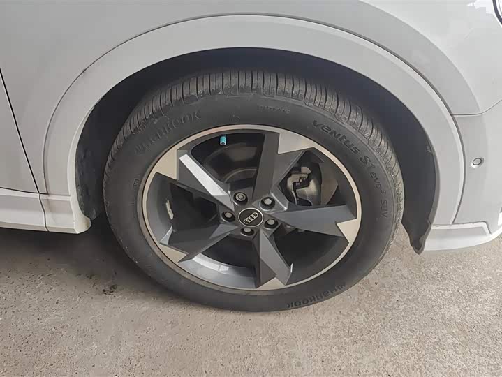 Фото 6 - Audi Q3